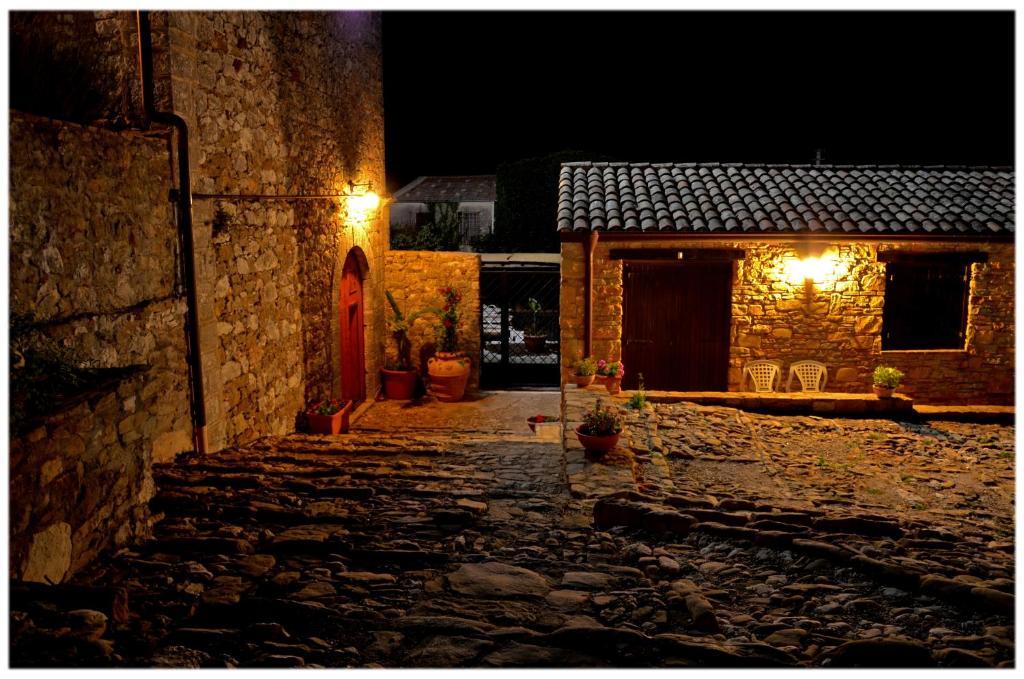 Гостевой дом Agriturismo Sant'Agata Пьяна-дельи-Альбанези Экстерьер фото